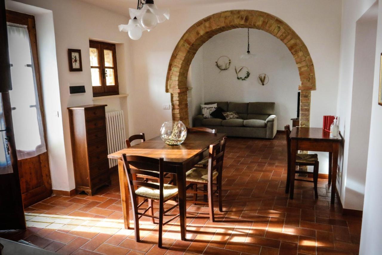 Agriturismo Bombina Villa Montisi Luaran gambar